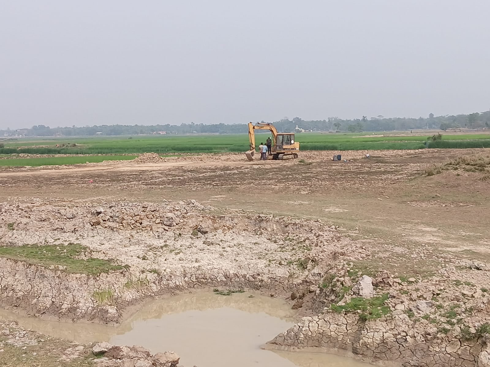 ওসমানীনগরে ফসলি জমি থেকে অবৈধভাবে মাটি কাটার অভিযোগে কারাদন্ড