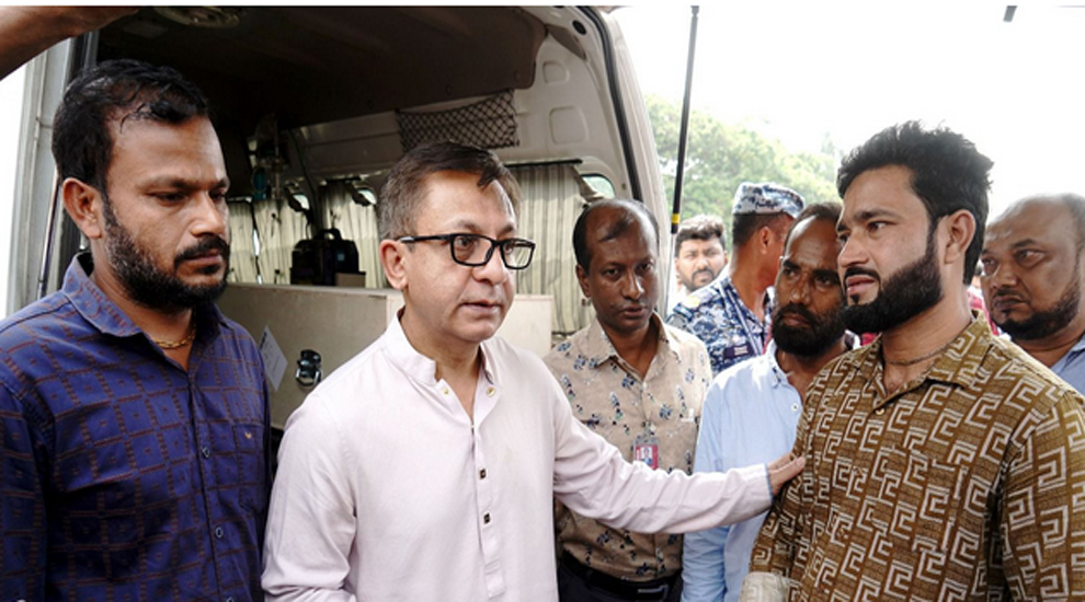 সিলেটের প্রবাসী গিরিশের লাশ পরিবারের হাতে তুলে দিলেন বাণিজ্যমন্ত্রী