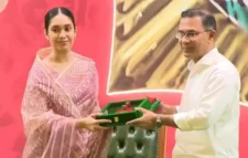 স্বাধীনতা পুরস্কার তুলে দিলেন প্রধানমন্ত্রী