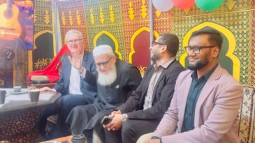 বাংলাদেশিদের সঙ্গে সংলাপে অস্ট্রেলিয়ার স্বরাষ্ট্রমন্ত্রী টনি বার্ক: দক্ষ কর্মী নিয়োগের আশ্বাস