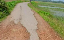 নবীগঞ্জের দৌলতপুরে অপরিকল্পিত ভাঙ্গা ব্রীজটি যেন মরন ফাঁদ!