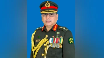 হজ করতে গেলেন সেনাপ্রধান