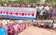 কমলগঞ্জে চা শ্রমিকদের ক্যামেলিয়া হাসপাতাল খোলার দাবিতে মানববন্ধন