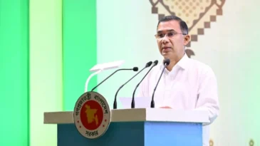 জনপ্রশাসনের কোনো পদ চিরস্থায়ী নয় ডিসিদের প্রধানমন্ত্রী
