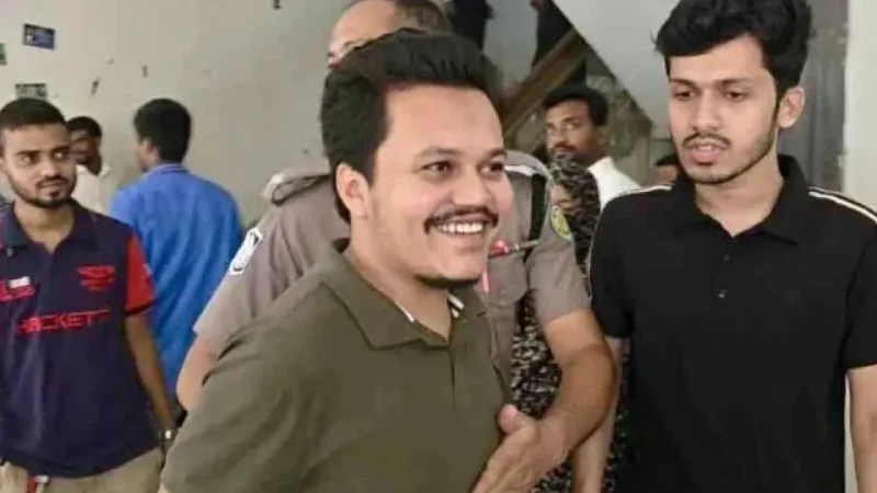 টিএসসি থেকে গ্রেপ্তার সেই ছাত্রলীগ নেতাসহ দুইজন রিমান্ডে