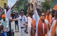 মমতার বাড়ির বাইরে বিজেপি কর্মীদের ‘জয় শ্রী রাম’ স্লোগান