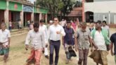 মধ্যনগরে আকস্মিক স্কুল পরিদর্শনে এমপি কামরুজ্জামান ৩ টি স্কুলে ১২ শিক্ষক অনুপস্থিত
