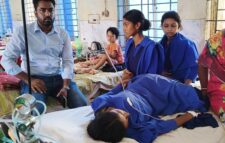 বাগেরহাটে অজানা রোগে আক্রান্ত ১৪ স্কুলছাত্রী