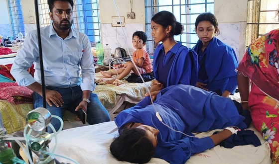 বাগেরহাটে অজানা রোগে আক্রান্ত ১৪ স্কুলছাত্রী