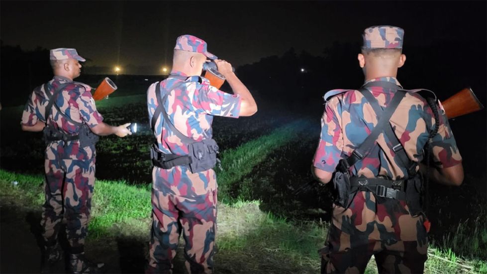 সিলেটের সীমান্তে ভারতীয় চোরাকার বারিকে বিজিবির গুলি