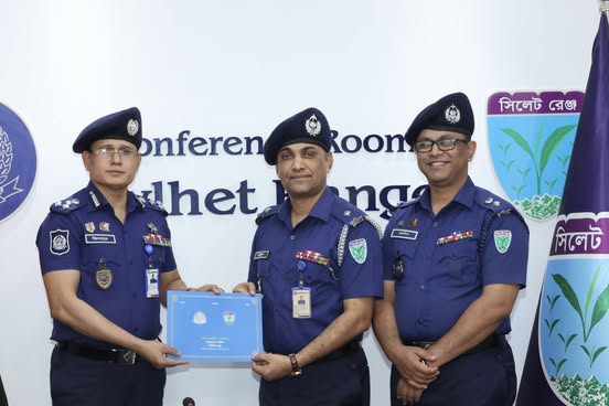 সিলেট বিভাগের শ্রেষ্ঠ ওসি নির্বাচিত হয়েছেন দোয়ারাবাজার থানার অফিসার ইনচার্জ তরিকুল ইসলাম তালুকদার