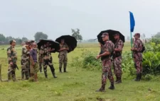 ‘আপনি গুলি করলে আমি বসে থাকব’—বিএসএফকে হুঁশিয়ারি বিজিবির