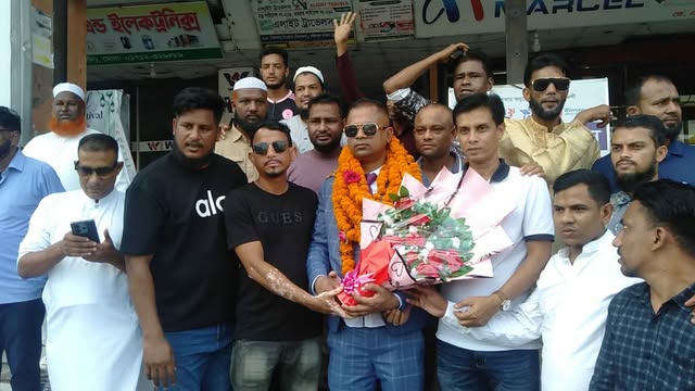 স্বদেশে ফিরেই উষ্ণ গণসংবর্ধনায় সিক্ত ফ্রান্স প্রবাসী যুবদল নেতা