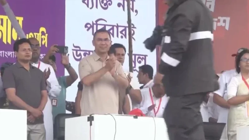 শ্রীমঙ্গলে ফ্যামেলি কার্ড বিতরণ অনুষ্ঠানে প্রধানমন্ত্রী