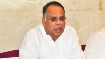 ১৬ লাখ টন তেল কিনতে সিঙ্গাপুর যাচ্ছেন জ্বালানিমন্ত্রী