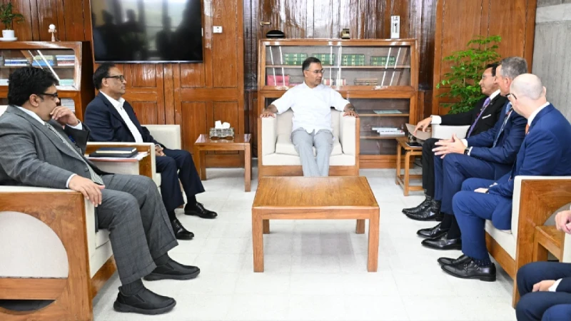 সাশ্রয়ী মূল্যে স্মার্টফোন ও ইন্টারনেট দেওয়ার আহ্বান প্রধানমন্ত্রীর সঙ্গে ভিওন চেয়ারম্যানের সাক্ষাৎ