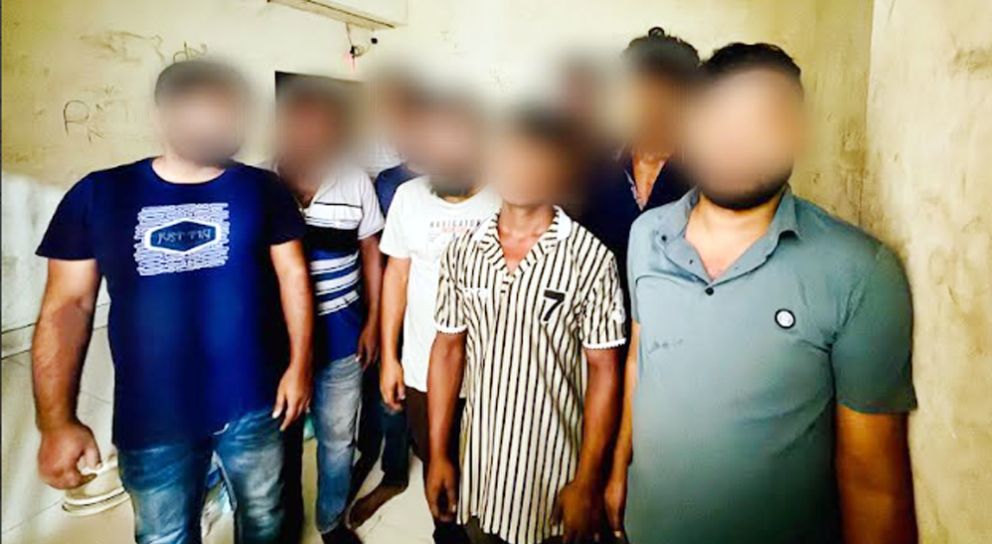 সিলেটে যাত্রীবাহী বাস থামিয়ে ৯ জন গ্রেফতার