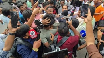 ধানমন্ডিতে সাংবাদিককে মারধর করলেন জামায়াতকর্মীরা