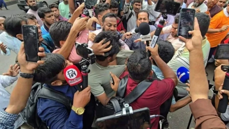 ধানমন্ডিতে সাংবাদিককে মারধর করলেন জামায়াতকর্মীরা