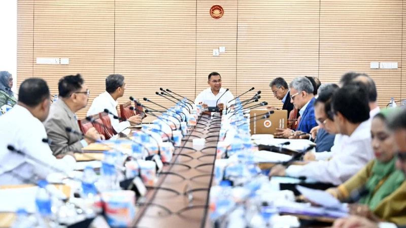 প্রধানমন্ত্রীর সভাপতিত্বে একনেক সভা চলছে