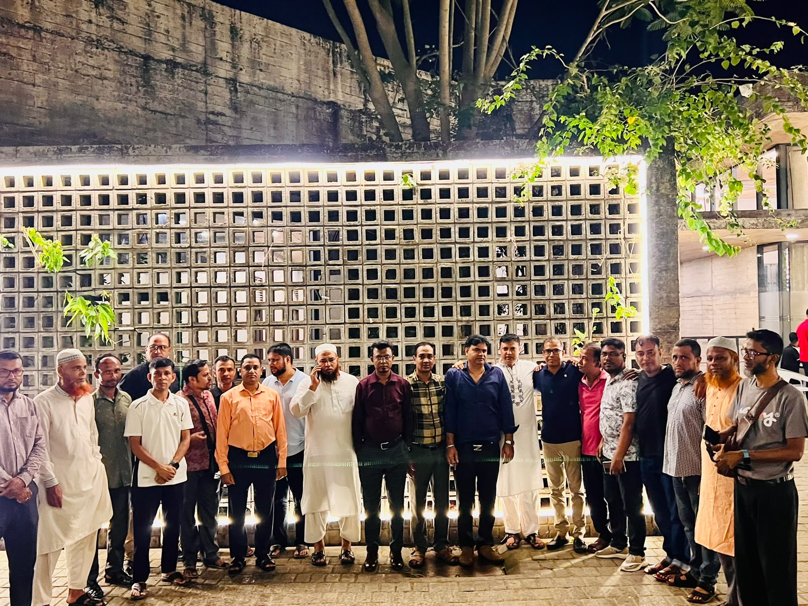 মানবকল্যাণে এগিয়ে এলো মঙ্গল চন্ডী নিশিকান্ত সরকারি মডেল উচ্চ বিদ্যালয় এসএসসি ১৯৯৭ ব্যাচের বন্ধুরা