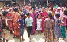 মোল্লাহাটে নববধূর রহস্যজনক মৃত্যু: আত্মহত্যা নাকি হত্যাকাণ্ড, এলাকায় নানা প্রশ্ন