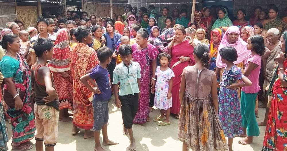 মোল্লাহাটে নববধূর রহস্যজনক মৃত্যু: আত্মহত্যা নাকি হত্যাকাণ্ড, এলাকায় নানা প্রশ্ন