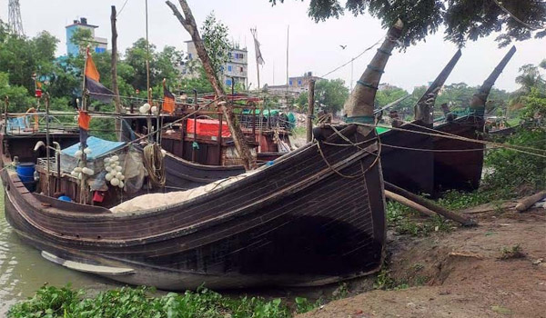 ৫৮ দিনের নিষেধাজ্ঞা শেষে সাগরে ফিরছেন জেলেরা