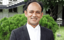 দুই মা/ম/লায় জামিন পেলেন ব্যারিস্টার সুমন