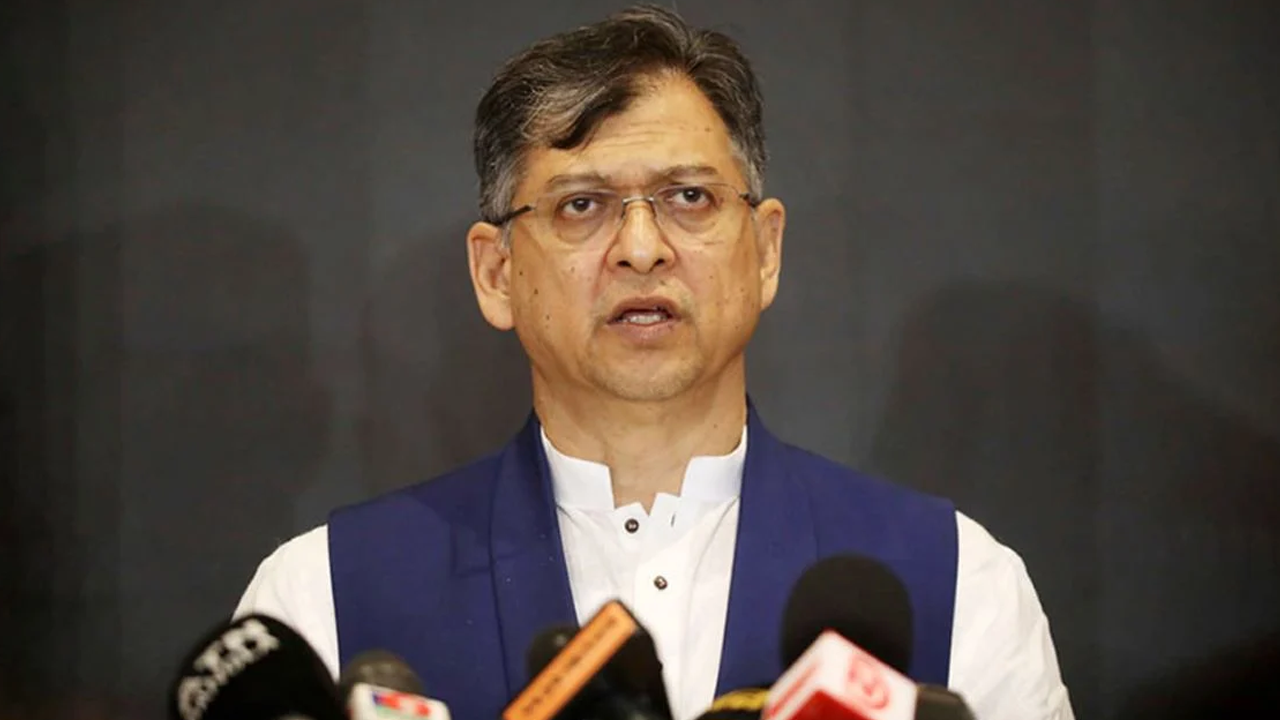 সরকারি কর্মকর্তাদের পক্ষপাতমুক্ত থেকে দায়িত্ব পালনের আহ্বান স্বরাষ্ট্রমন্ত্রীর