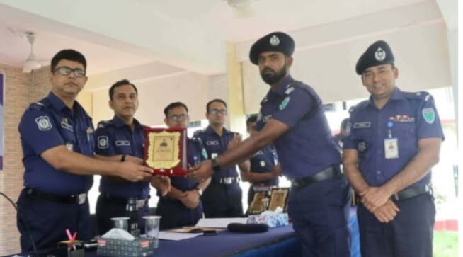 ধর্মপাশা থানার শরিফুল ইসলাম সুনামগঞ্জ জেলার মাদক উদ্ধারকারী অভিযানে পেয়েছেন শ্রেষ্ট পুরস্কার