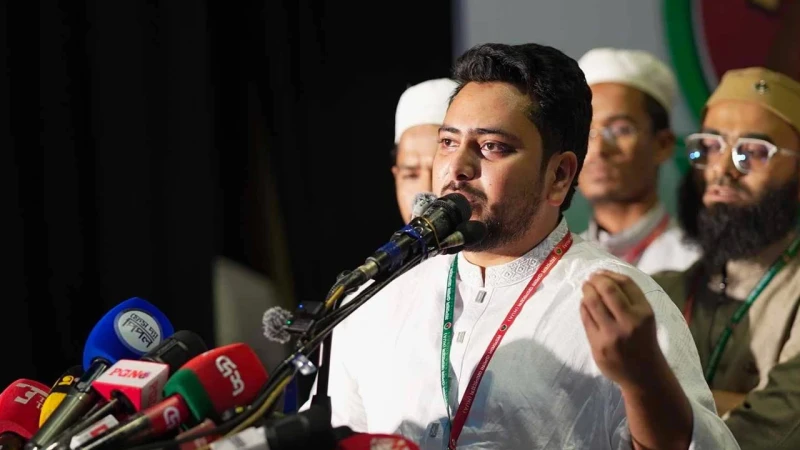 ফ্যাসিবাদবিরোধী আন্দোলনে মাদ্রাসা শিক্ষার্থীদের অবদানের রাষ্ট্রীয় স্বীকৃতি চাইলেন নাহিদ ইসলাম
