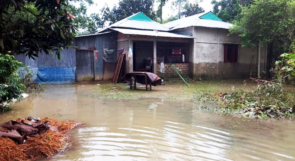 সিলেট বিভাগে নামছে পানি, ভাসছে ক্ষত
