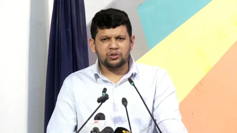 বললেন মাহফুজ আলম ফ্যাসিবাদের পক্ষে থাকা শিক্ষকরা বিশ্ববিদ্যালয়ে পাঠদানের অধিকার রাখে না