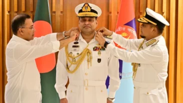 নৌবাহিনী প্রধানের দায়িত্ব গ্রহণ করলেন খোন্দকার মিসবাহ উল আজীম