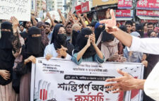 সিলেটে শিক্ষার্থীদের আ ন্দোলন, ‘আমেরিকান স্ট্যান্ডার্ডে প্রশ্ন ভুল’!