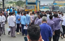 দ্বিতীয় দিনের মতো সড়কে শিক্ষার্থীরা
