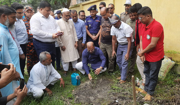 “গাছ ভালো থাকলে, আমরাও ভালো থাকব” — বাগেরহাটে সপ্তাহব্যাপী বৃক্ষ মেলাপ্রতিমন্ত্রী শেখ ফরিদুল ইসলাম