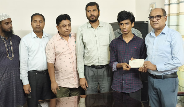 সংগ্রামী তরুণের পাশে শিক্ষামন্ত্রী, জেলা প্রশাসন ও কৃষি ব্যাংক