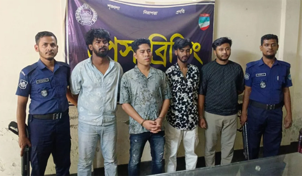 ভারতে পালানোর পথে যশোরে গ্রেপ্তার চট্টগ্রামের শীর্ষ সন্ত্রাসী ডেভিড ইমন