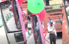 প্রথম দিনই পিংক বাসকে ধাক্কা দিল বলাকা