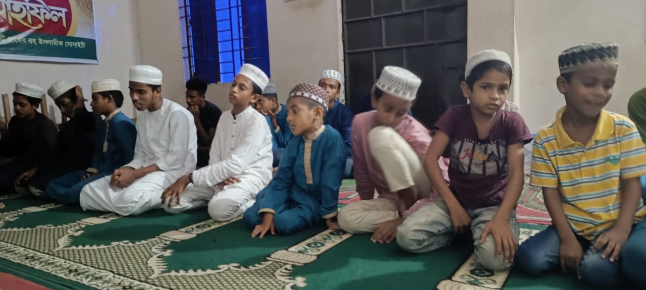 আখেরী চাহার সোম্বা উপলক্ষে হযরত শাহ আজম (রহ.) হিফজুল কুরআন দরগাহ্ মডেল মাদ্রাসায় দোয়া মাহফিল সম্পন্ন