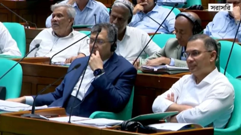 সংসদে প্রধানমন্ত্রীর পাশের আসন পেলেন স্বরাষ্ট্রমন্ত্রী