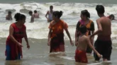 সমুদ্রে গোসলের সময় শাড়ি ও সালোয়ার কামিজ না পরার আহ্বান মন্ত্রীর