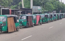 ২৭ ঘণ্টা অপেক্ষা করেও মিলছে না গ্যাস, রাতে ঘুমিয়ে পড়ছেন পাম্পে!