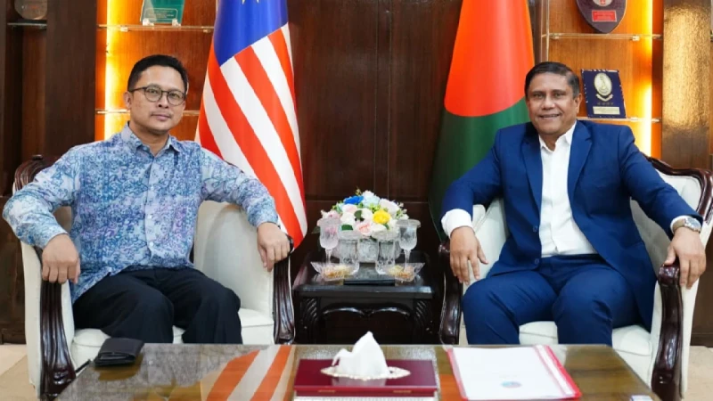 প্রতিরক্ষা উপদেষ্টার সঙ্গে মালয়েশিয়ার হাইকমিশনারের সৌজন্য সাক্ষাৎ
