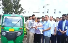 জুলাইযোদ্ধাদের সিএনজি অটোরিকশা ও রিকশা উপহার দিলেন প্রধানমন্ত্রী