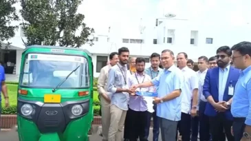 জুলাইযোদ্ধাদের সিএনজি অটোরিকশা ও রিকশা উপহার দিলেন প্রধানমন্ত্রী