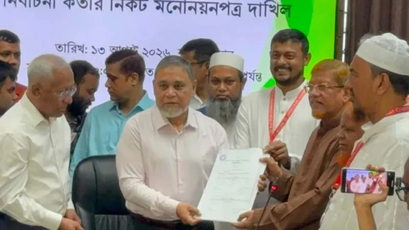১১ দলীয় ঐক্যের রাষ্ট্রপতি প্রার্থী অলি আহমদের মনোনয়নপত্র জমা