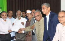 রাষ্ট্রপতি পদে মির্জা ফখরুলের মনোনয়নপত্র জমা দিলো বিএনপি
